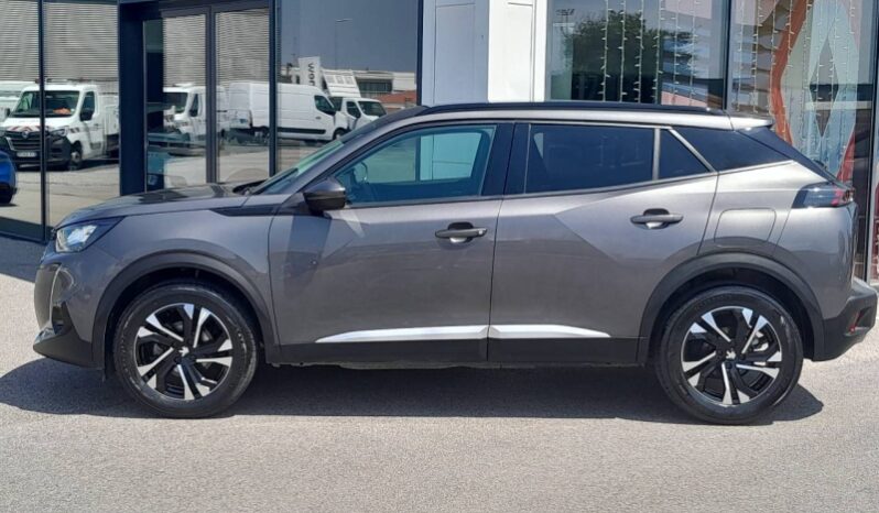 
								PEUGEOT 2008 complet									