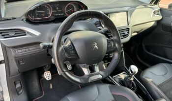 
									PEUGEOT 2008 complet								