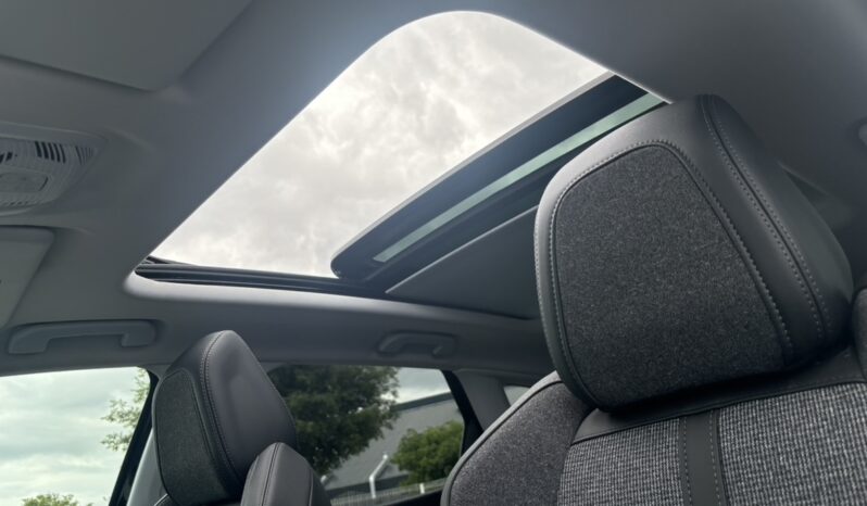 
								PEUGEOT 3008 complet									