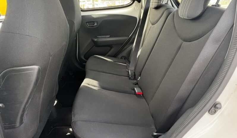 
								PEUGEOT 108 complet									