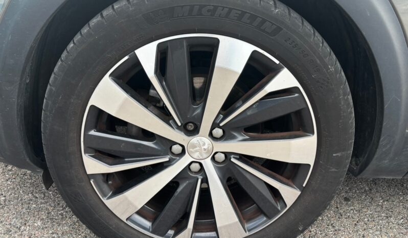 
								PEUGEOT 3008 complet									