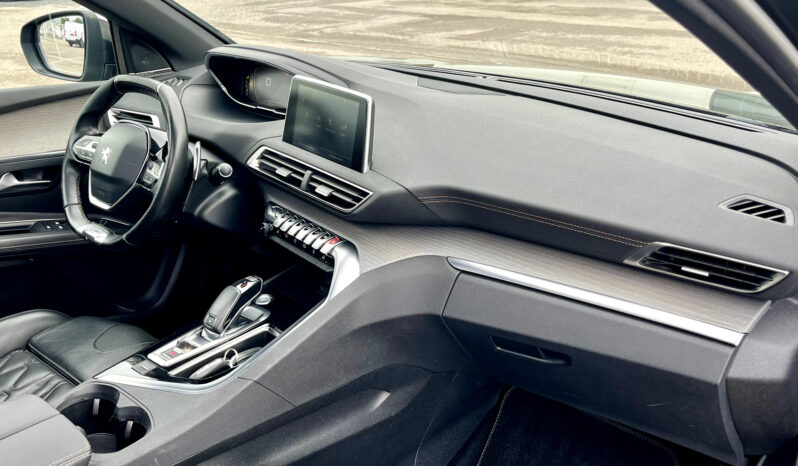 
								PEUGEOT 3008 complet									