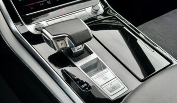
									AUDI Q8 complet								