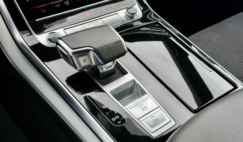 
								AUDI Q8 complet									