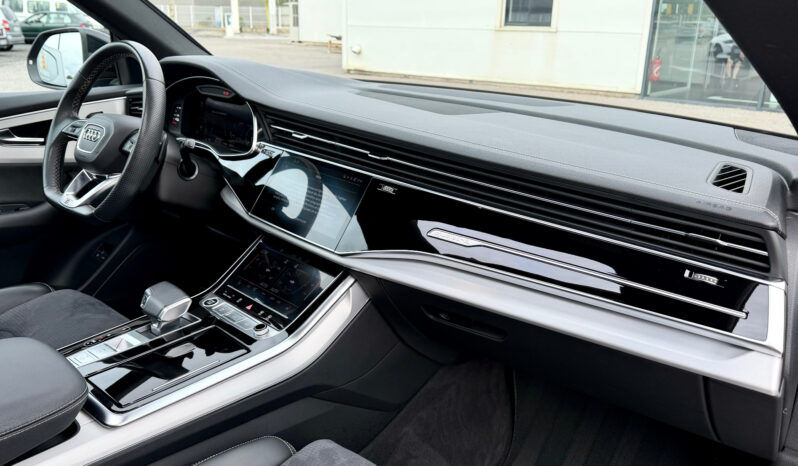 
								AUDI Q8 complet									