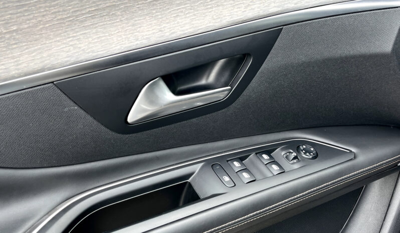 
								PEUGEOT 3008 complet									