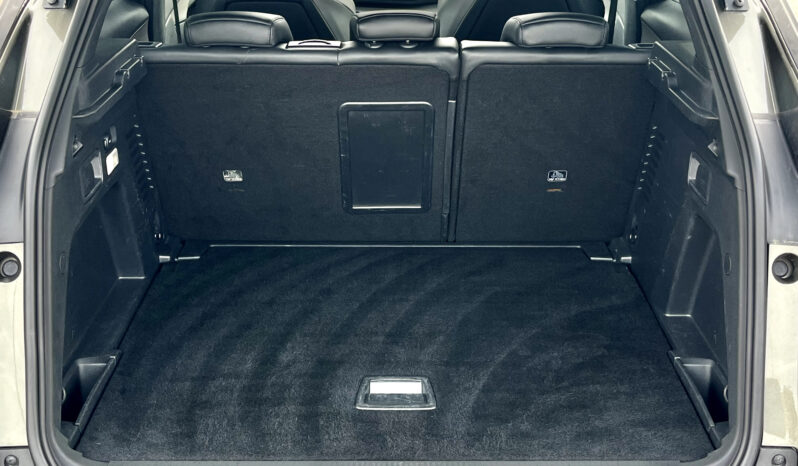 
								PEUGEOT 3008 complet									