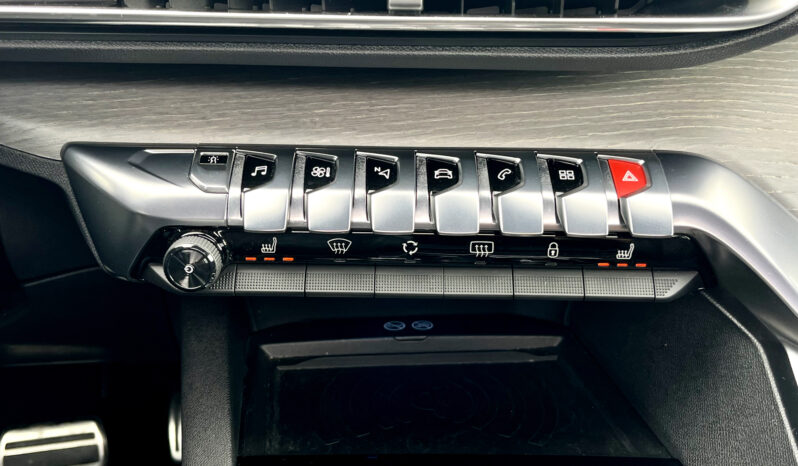 
								PEUGEOT 3008 complet									