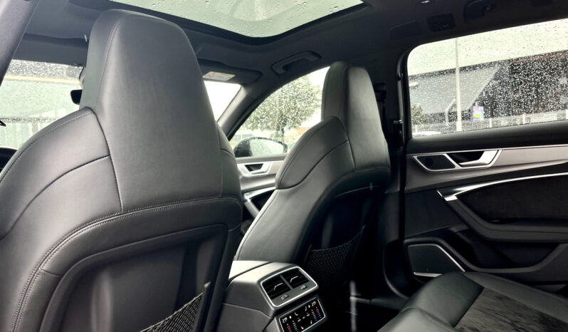 
								AUDI RS6 AVANT complet									