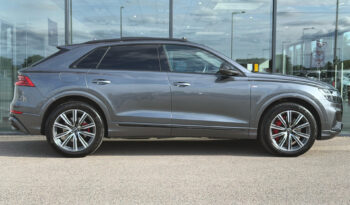 
									AUDI Q8 complet								