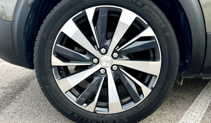 
								PEUGEOT 3008 complet									