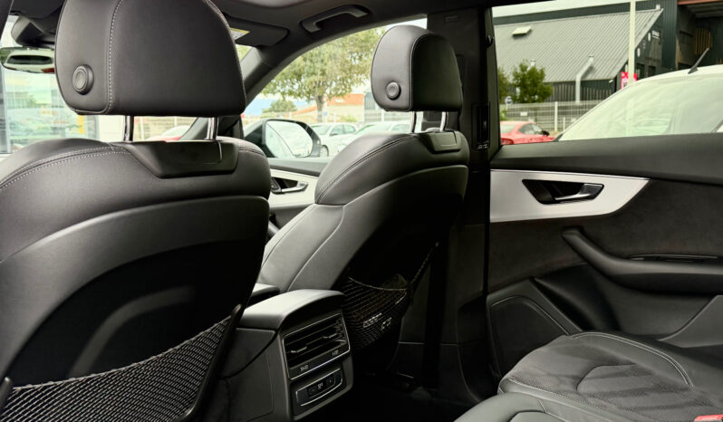 
								AUDI Q8 complet									
