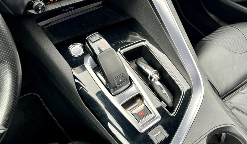 
								PEUGEOT 3008 complet									
