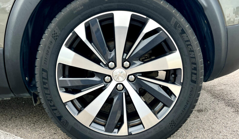 
								PEUGEOT 3008 complet									