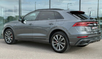 
									AUDI Q8 complet								