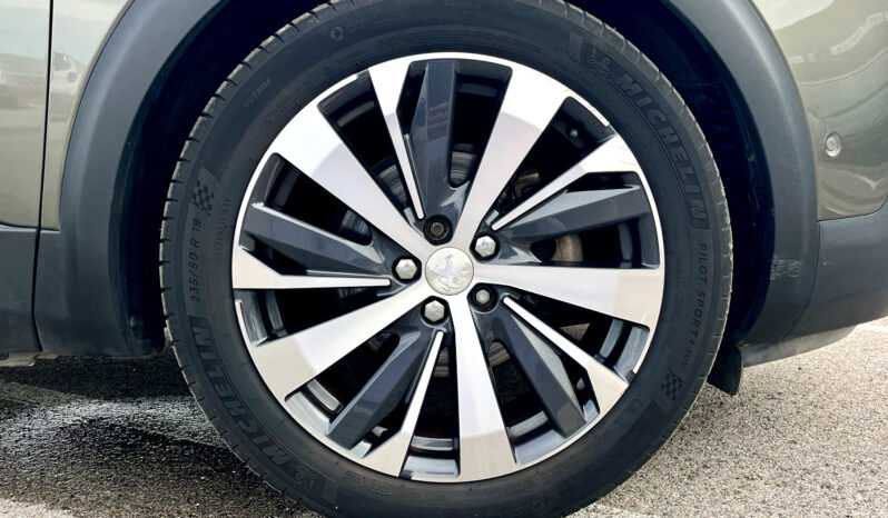 
								PEUGEOT 3008 complet									